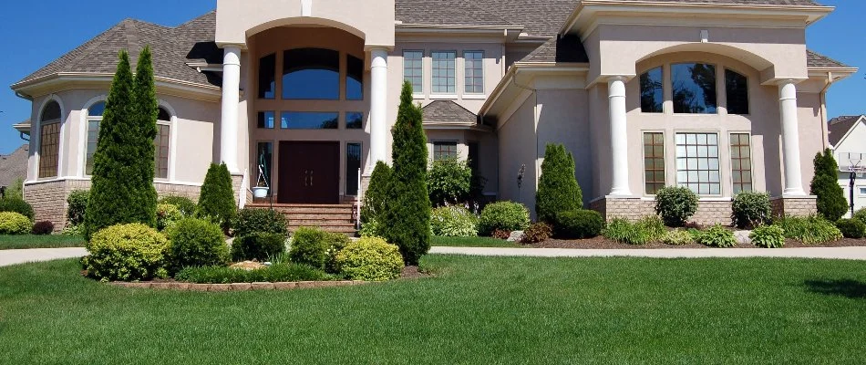 Healthy trimmed plants and lush grass in Upper Arlington, OH.